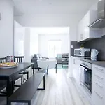 Luxe Living Family Home - Beach, Wifi, Parking