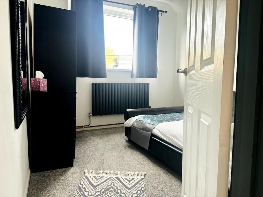 Luxe Living Family - Beach, Wifi, Parking *