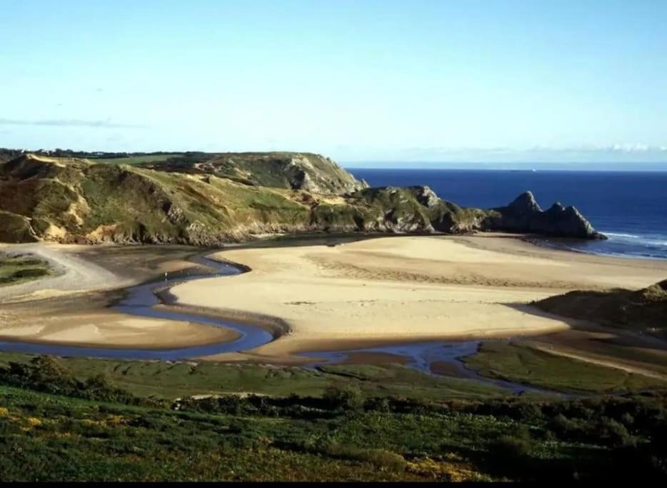 Luxe Living Family - Beach, Wifi, Parking Swansea