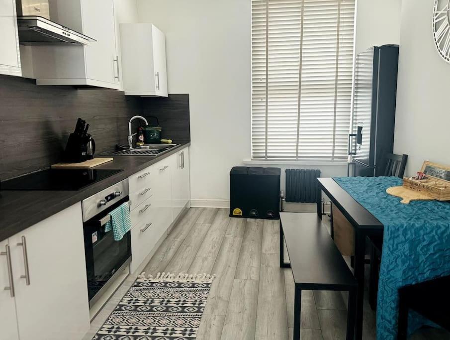 Apartment Luxe Living Family - Beach, Wifi, Parking Swansea