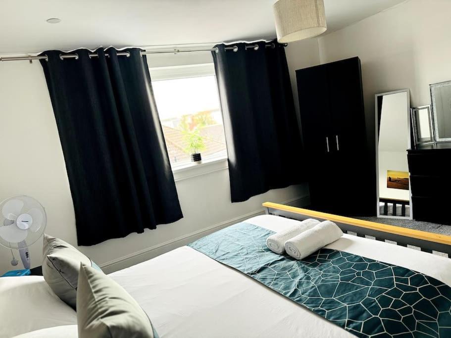 Luxe Living Family - Beach, Wifi, Parking *
