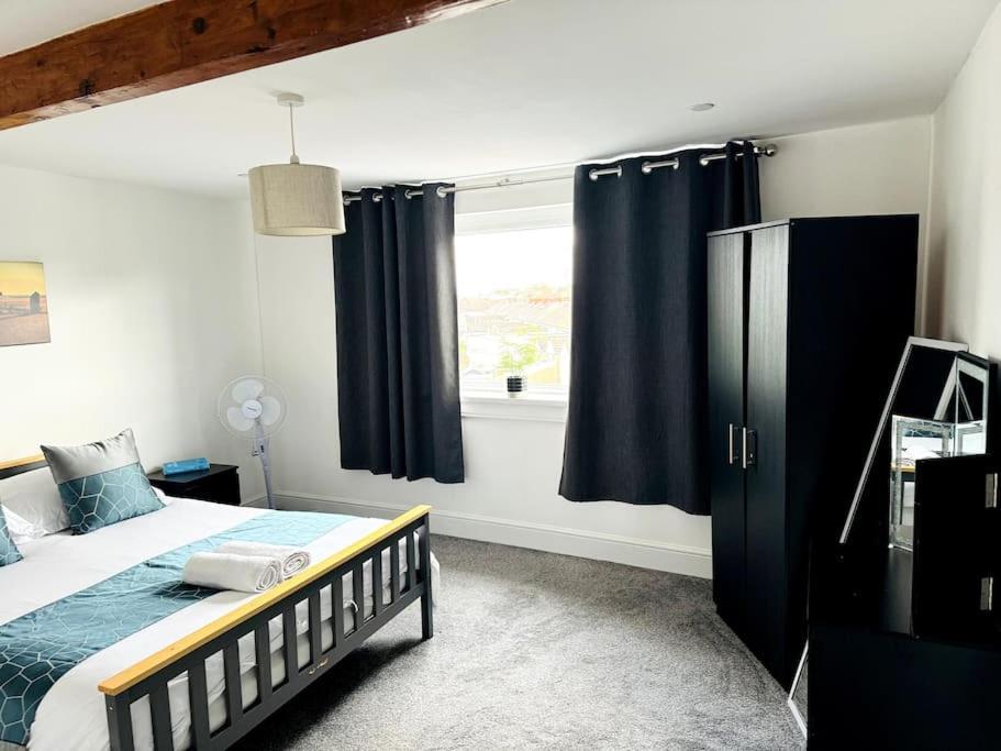 Luxe Living Family - Beach, Wifi, Parking Apartment