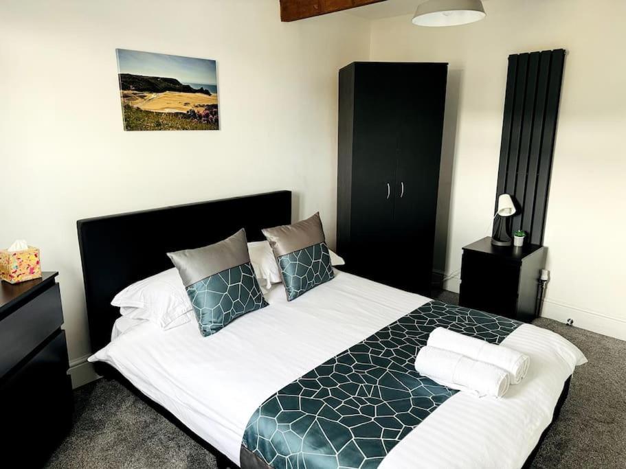 Luxe Living Family - Beach, Wifi, Parking *