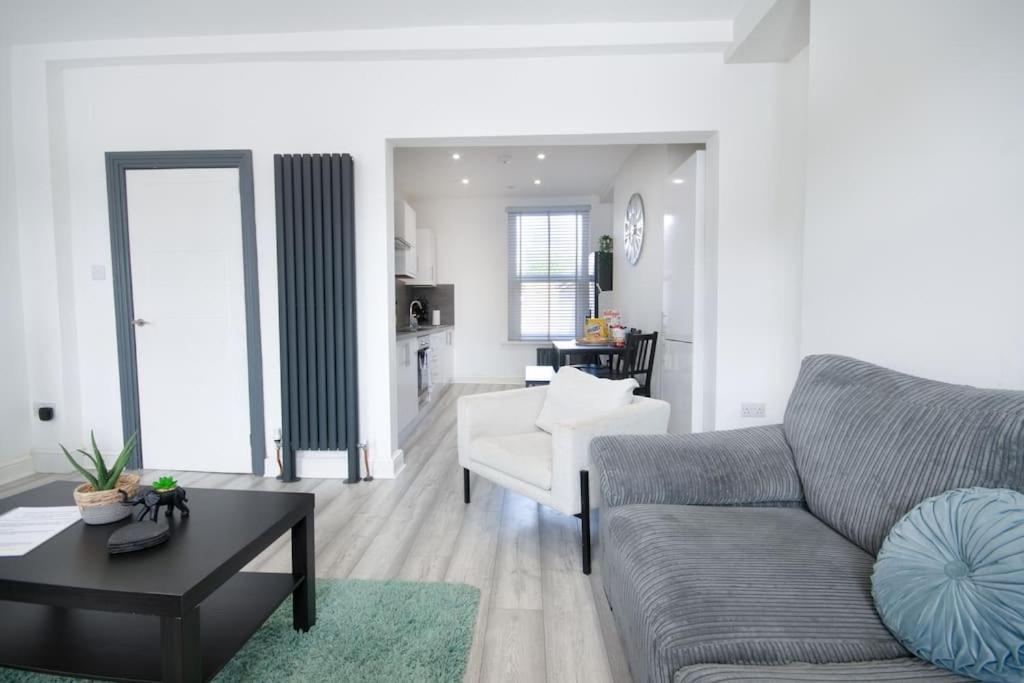 Apartment Luxe Living Family - Beach, Wifi, Parking Swansea