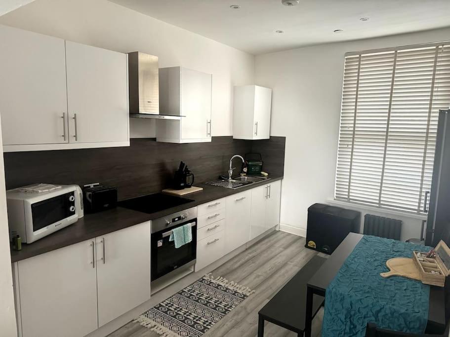 Luxe Living Family - Beach, Wifi, Parking